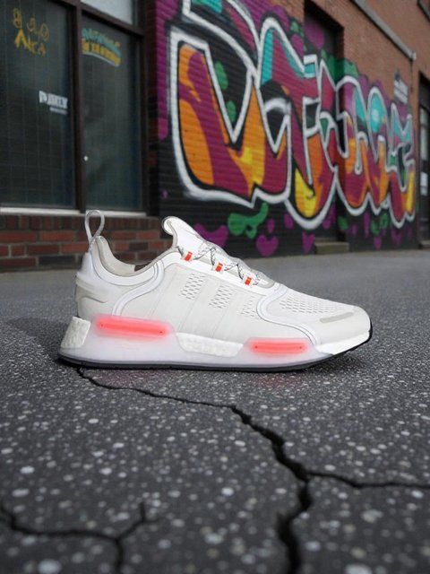 Кросівки Adidas NMD V3 GX2089 фото