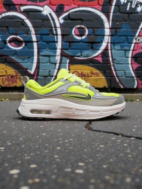 Кросівки Nike AirMax Bliss dx8949-700 фото