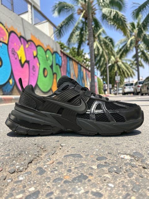 Кросівки Nike V2K Run FD0736-001 фото